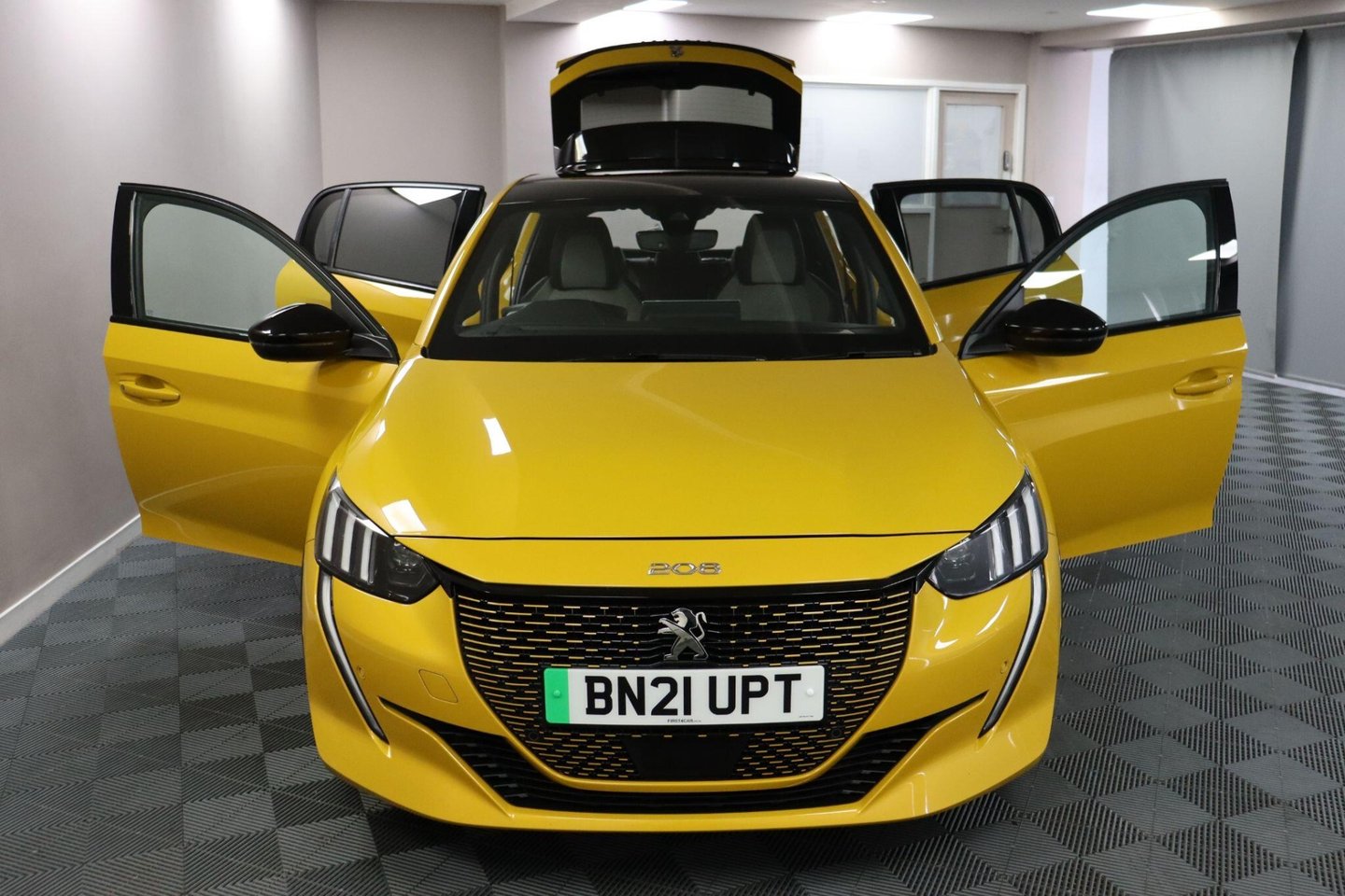 2021 Peugeot e-208 — image 6