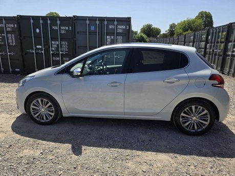 Peugeot 208 1.2 PureTech Allure Hatchback 5dr Petrol EAT Euro 6 (s/s) (110 ps) 6