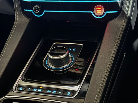 Jaguar F-Pace R-SPORT AWD 16