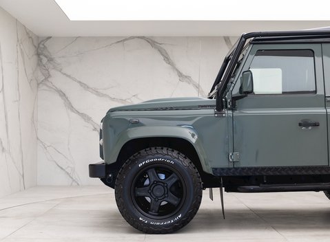 Land Rover Defender 90 XS Twisted T60 28