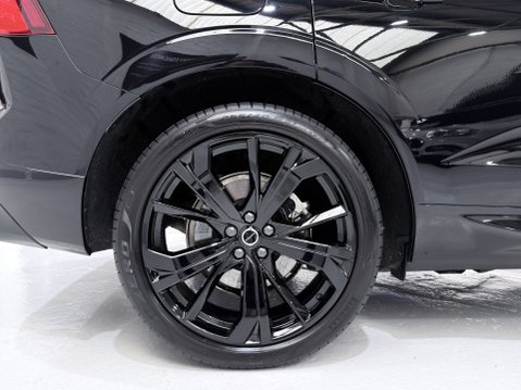 Volvo XC60 B5 ULTRA BLACK EDITION AWD 27