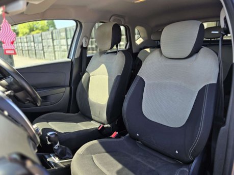 Renault Captur 1.5 dCi ENERGY Iconic SUV 5dr Diesel EDC Euro 6 (s/s) (90 ps) 36