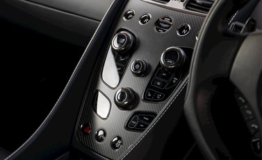 Aston Martin Vanquish S 19