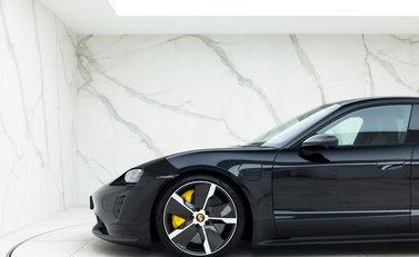 Porsche Taycan Turbo S 31