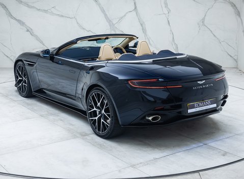 Aston Martin DB12 Volante 15