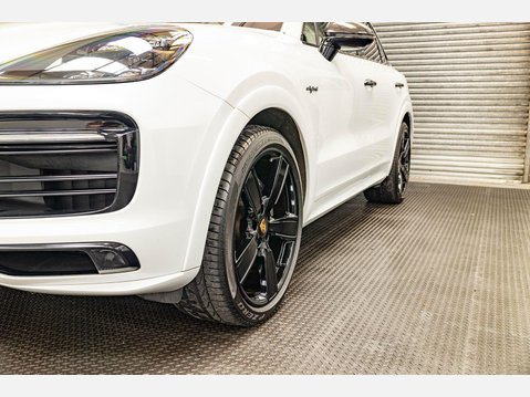 Porsche Cayenne 3.0 V6 E-Hybrid 17.9kWh Platinum Edition TiptronicS 4WD Euro 6 (s/s) 5dr (3 98