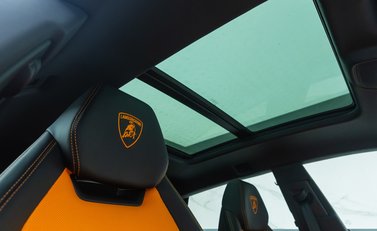 Lamborghini Urus 16