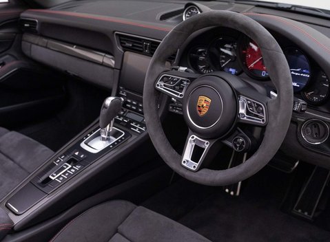 Porsche 911 Targa 4 GTS (991.2) 5
