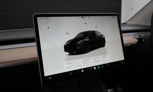 Tesla Model Y  Performance Enhanced Autopilot Auto Park & Summon Solid Black 1 Owner 23