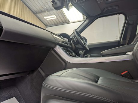 Land Rover Range Rover Sport 2.0 Range Rover Sport HSE Dynamic Black P400e Auto 4WD 5dr 31