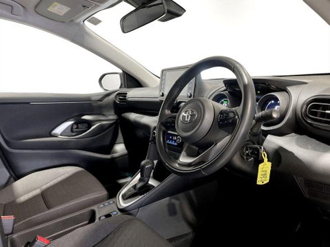 Toyota Yaris 1.5 VVT-h Design Hatchback 5dr Petrol Hybrid E-CVT Euro 6 (s/s) (116 ps) 12