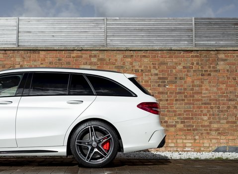Mercedes-Benz C Class C63 S Estate 29
