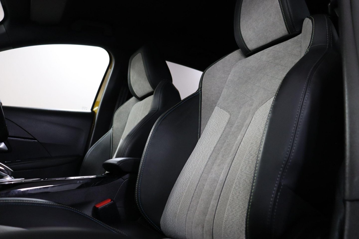 2021 Peugeot e-208 — image 31