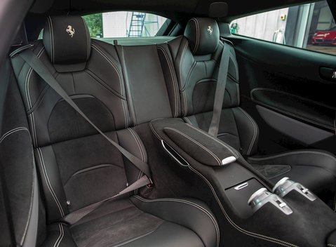 Ferrari GTC4 Lusso T 13