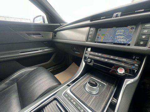 Jaguar XF 3.0 XF V6 S D Automatic 4dr *NATIONAL DELIVERY* 25