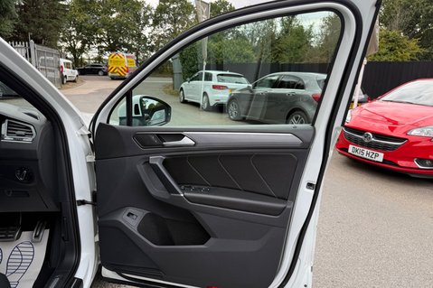 Volkswagen Tiguan R LINE TDI BMT 4MOTION DSG - PAN ROOF - APPLE CAR PLAY -ADAPTIVE CRUISE 29