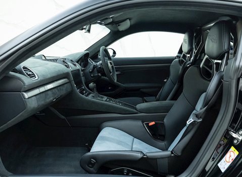 Porsche Cayman GT4 RS (718) 14