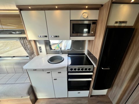 Swift Elegance 480 16