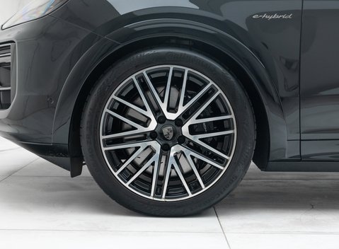 Porsche Cayenne TURBO E-HYBRID 34