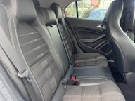 Mercedes-Benz GLA GLA 180 URBAN EDITION 8