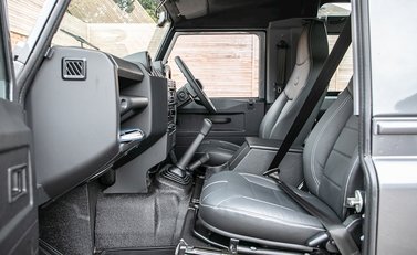 Land Rover Defender 90 TD XS Station Wagon 14