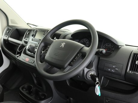 Peugeot Boxer 2.2 BlueHDi L3H2 Professional Van 140ps 7