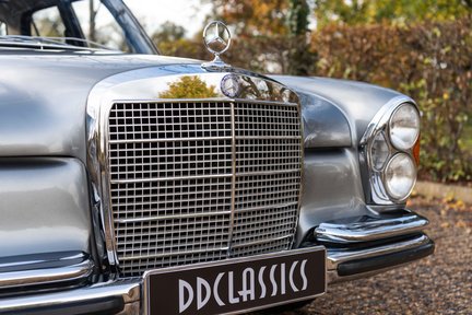 Mercedes-Benz S 280 SE 3.5 Saloon 9