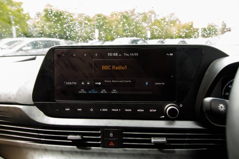 Hyundai BAYON T-GDI PREMIUM MHEV 28