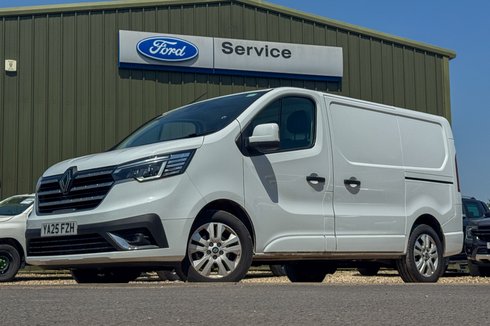 Renault Trafic AUTO SWB L1H1 Low Roof LL31 Air Con Alloys Cruise Nav EURO 6
