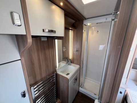 Swift Elegance 645 27