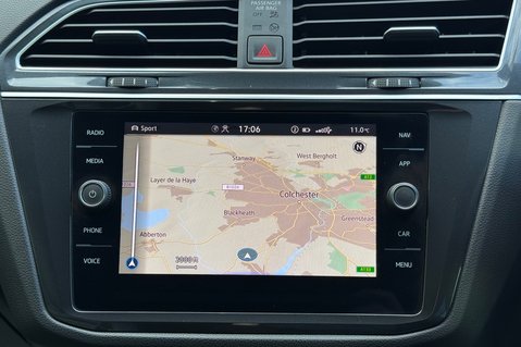 Volkswagen Tiguan R-LINE TDI DSG - RARE LEATHER INTERIOR - APPLE CAR PLAY -CAMERA 47