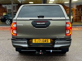 Toyota Hilux 2.8 HI-Luxury Invincible X D-4D 4WD Double Cab Auto 4WD 5dr 6