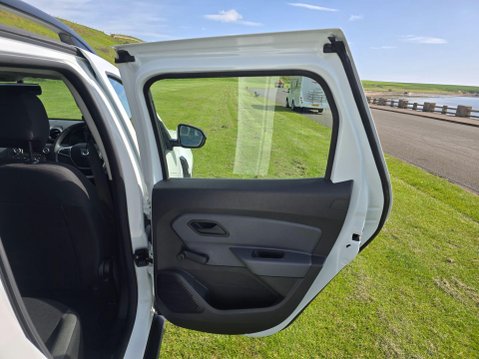 Dacia Duster 1.0 TCe Essential Euro 6 (s/s) 5dr 29