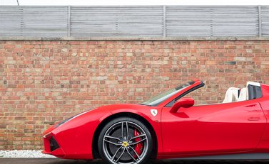 Ferrari 488 Spider 26