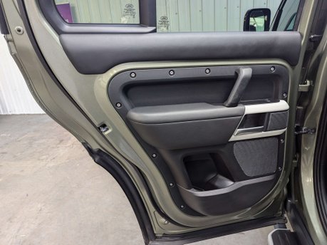 Land Rover Defender 2.0 Defender SE Auto 4WD 5dr 29