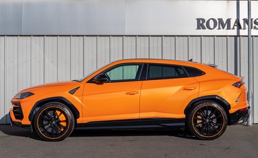 Lamborghini Urus Pearl Capsule 2