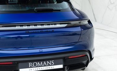 Porsche Taycan Turbo S Cross Turismo 26