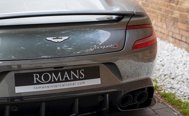 Aston Martin Vanquish S 22