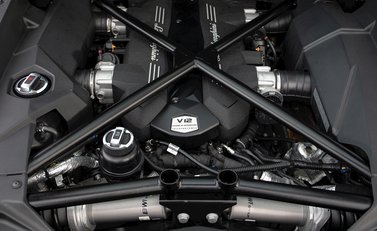 Lamborghini Aventador S LP740-4 29