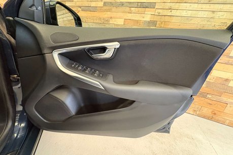 Volvo V40 1.6 T4 SE Lux Nav Hatchback 5dr Petrol Powershift Euro 5 (s/s) (180 ps) 54