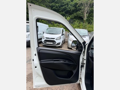 Vauxhall Combo 1.3 CDTi 2000 ecoFLEX 16v Panel Van 3dr Diesel Manual FWD L1 H1 (126 g/km, 33