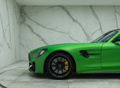 Mercedes-Benz AMG GT R 33