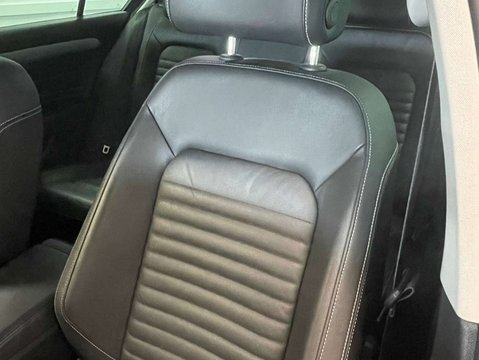 Volkswagen Passat 1.6 Passat SEL TDI Semi-Auto 4dr 39