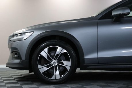 Volvo V60 B4 CROSS COUNTRY AWD MHEV 26