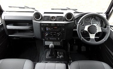 Land Rover Defender 90 XS T40 9