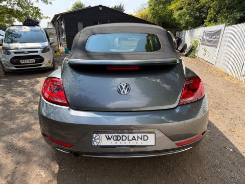Volkswagen Beetle DESIGN TSI BLUEMOTION TECHNOLOGY DSG 23