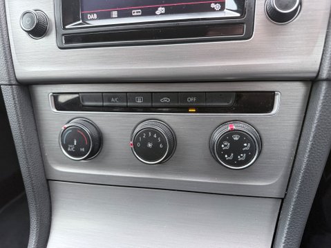 Volkswagen Golf SE TDI BLUEMOTION TECHNOLOGY 17