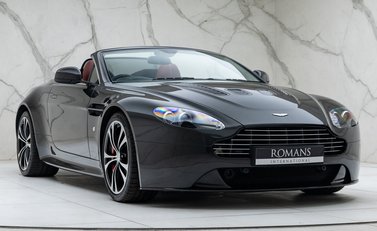 Aston Martin V12 Vantage ROADSTER 12
