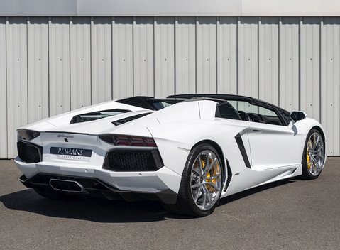 Lamborghini Aventador LP700-4 Roadster 9