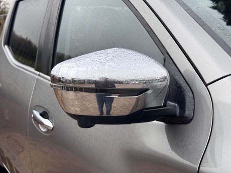 Nissan Navara 2.3 Navara Tekna dCi 4WD 5dr 56